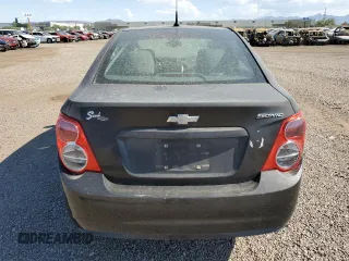 2014 Chevrolet Sonic LS z VIN 1G1JA5SH0E4131777, wystawiony jako Copart lot #65558225 z przebiegiem 136 704 mil mil oraz Szkoda całkowita • Salvage title. Historia ofert i sprzedaży dostępna na DreamBid. Obrazek 6.