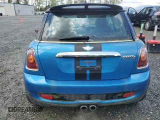 2008 MINI Hardtop S z VIN WMWMF73558TV33839, wystawiony jako Copart lot #53319125 z przebiegiem 141 830 mil mil oraz Czysty tytuł • Clean title. Historia ofert i sprzedaży dostępna na DreamBid. Obrazek 6.