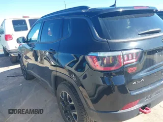 2019 Jeep Compass Trailhawk with VIN 3C4NJDDB1KT671642, listed as a IAAI auction lot 41810138 with 119,029 mi miles and . Bid and sale history available at carsss.com. Image 14.