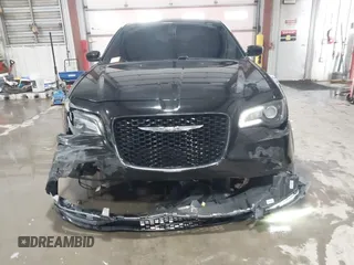 2019 Chrysler 300 with VIN 2C3CCABG6KH617913, listed as a IAAI auction lot 41558437 with 113,073 mi miles. Bid and sale history available at carsss.com. Image 6.