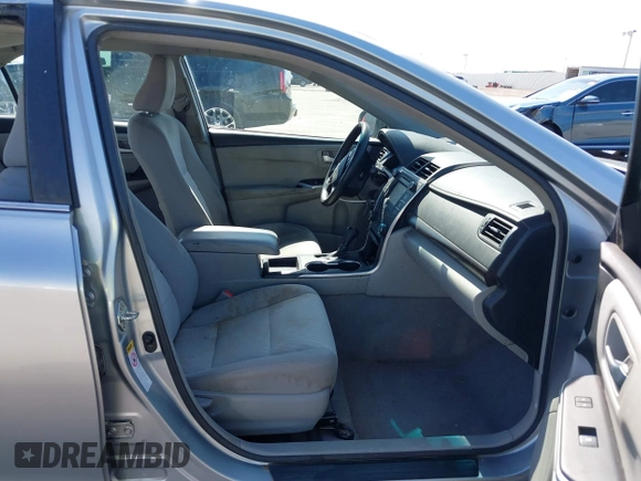 2017 Toyota Camry XLE z VIN 4T1BF1FK0HU391480, wystawiony jako IAAI lot #41775274 z przebiegiem 138 304 mil mil oraz . Historia ofert i sprzedaży dostępna na DreamBid. Obrazek 5.
