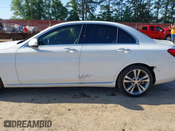 2015 Mercedes-Benz C 300 z VIN 55SWF4JB6FU051639, wystawiony jako IAAI lot #42187934 z przebiegiem 125 256 mil mil oraz . Historia ofert i sprzedaży dostępna na DreamBid. Obrazek 17.
