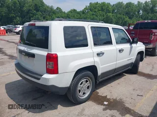 2013 Jeep Patriot Sport z VIN 1C4NJPBBXDD192665, wystawiony jako IAAI lot #42422413 z przebiegiem 87 312 mil mil oraz . Historia ofert i sprzedaży dostępna na DreamBid. Obrazek 4.