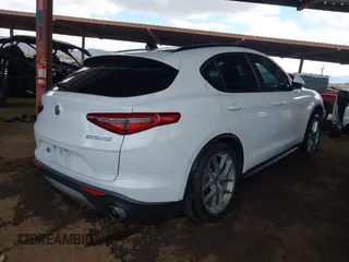 2018 Alfa Romeo Stelvio Ti Sport z VIN ZASFAKNNXJ7B93846, wystawiony jako IAAI lot #42212693 z przebiegiem Nie podano mil oraz . Historia ofert i sprzedaży dostępna na DreamBid. Obrazek 4.