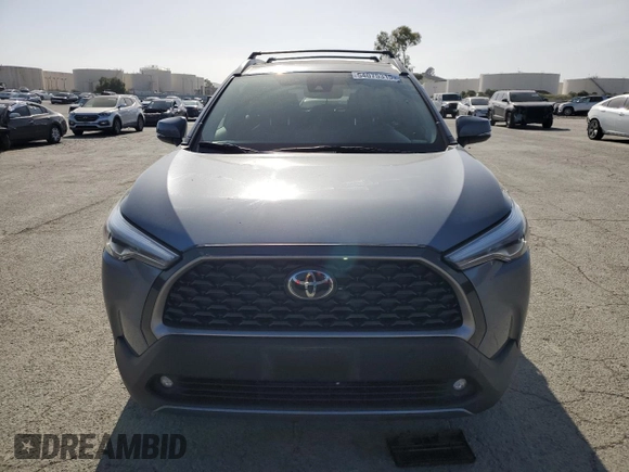 2022 Toyota Corolla Cross XLE с VIN 7MUDAAAG0NV030559, выставлен на аукционе Copart как лот 54075315 с пробегом 28 557 миль миль и Списание • Salvage title. История ставок и продаж доступна на DreamBid. Изображение 5.