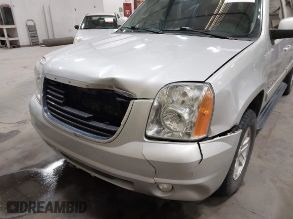 2013 GMC Yukon XL SLT z VIN 1GKS2KE71DR342261, wystawiony jako IAAI lot #42018535 z przebiegiem 201 847 mil mil oraz . Historia ofert i sprzedaży dostępna na DreamBid. Obrazek 6.