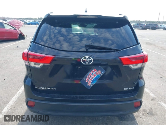 2018 Toyota Highlander SE z VIN 5TDJZRFH9JS551134, wystawiony jako IAAI lot #41904789 z przebiegiem 176 321 mil mil oraz . Historia ofert i sprzedaży dostępna na DreamBid. Obrazek 16.