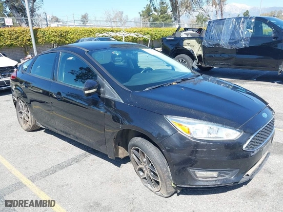 2015 Ford Focus SE with VIN 1FADP3K22FL261768, listed as a IAAI auction lot 41830768 with 121,957 mi miles. Bid and sale history available at carsss.com. Image 1.