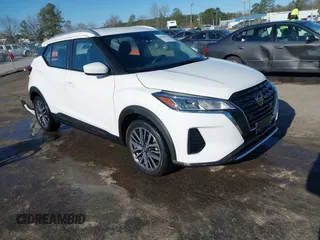 2021 Nissan Kicks SV with VIN 3N1CP5CV5ML489794, listed as a IAAI auction lot 41706542 with 61,006 mi miles. Bid and sale history available at carsss.com. Image 1.