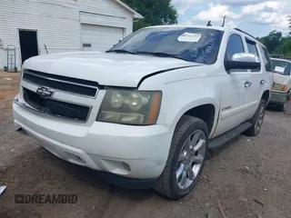2007 Chevrolet Tahoe LS z VIN 1GNFC13J57R313666, wystawiony jako IAAI lot #42511253 z przebiegiem 374 689 mil mil oraz . Historia ofert i sprzedaży dostępna na DreamBid. Obrazek 2.