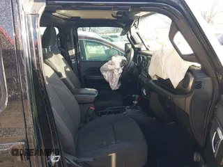 2018 Jeep Wrangler Unlimited Sport S z VIN 1C4HJXDG9JW172686, wystawiony jako IAAI lot #41742837 z przebiegiem 89 888 mil mil oraz . Historia ofert i sprzedaży dostępna na DreamBid. Obrazek 5.