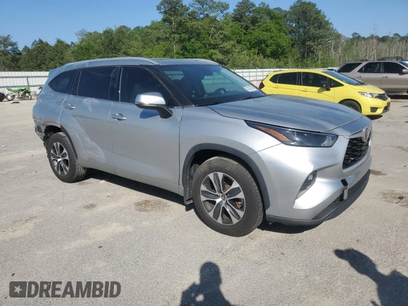 2022 Toyota Highlander XLE z VIN 5TDGZRBH8NS225766, wystawiony jako Copart lot #52007235 z przebiegiem 88 505 mil mil oraz Czysty tytuł • Clean title. Historia ofert i sprzedaży dostępna na DreamBid. Obrazek 4.