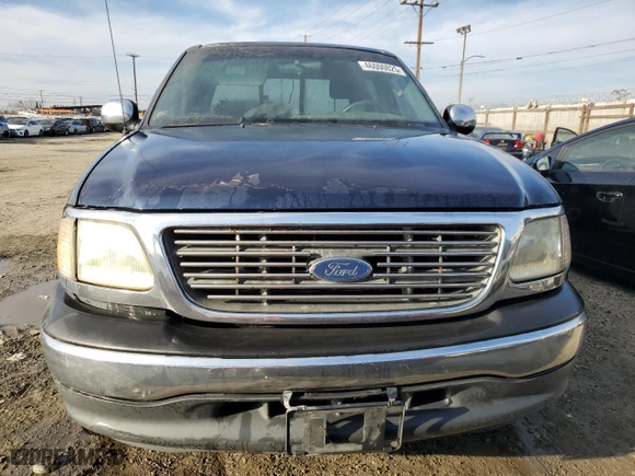 2002 Ford F-150 XLT with VIN 1FTRW07LX2KC22722, listed as a Copart auction lot 46000825 with 270,945 mi miles and Salvage Title. Bid and sale history available at carsss.com. Image 5.