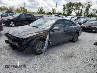 2024 Hyundai Elantra SEL z VIN KMHLM4DGXRU683231, wystawiony jako Copart lot #58370515 z przebiegiem 13 619 mil mil oraz Nie do naprawy • Non repairable. Historia ofert i sprzedaży dostępna na DreamBid. Obrazek 1.