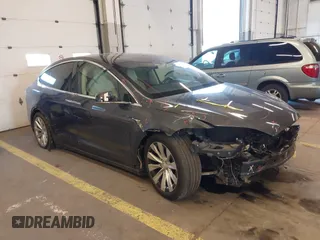 2019 Tesla Model X 75D with VIN 5YJXCBE2XKF184704, listed as a IAAI auction lot 41369583 with 33,836 mi miles. Bid and sale history available at carsss.com. Image 1.