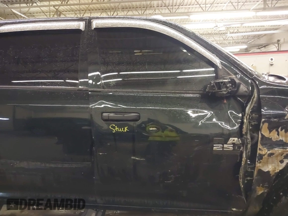2018 Ram 2500 Tradesman with VIN 3C6UR5CJ3JG121229, listed as a IAAI auction lot 41679189 with 95,956 mi miles and . Bid and sale history available at DreamBid. Image 5.