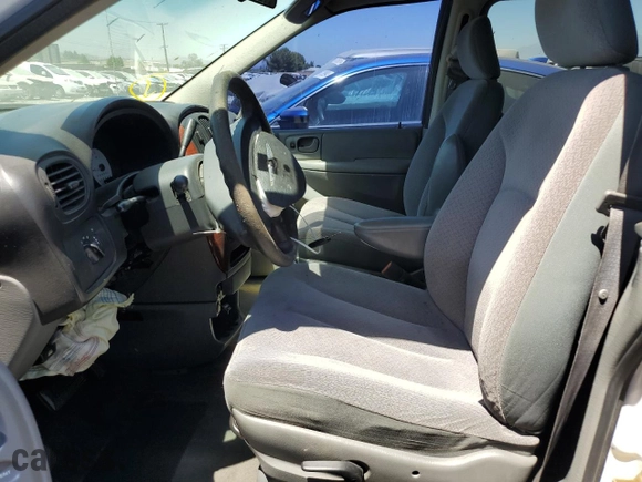 2006 Chrysler Town & Country SWB with VIN 1A4GP45R16B704031, listed as a Copart auction lot 61756814 with 176,207 mi miles and Salvage Title. Bid and sale history available at carsss.com. Image 7.