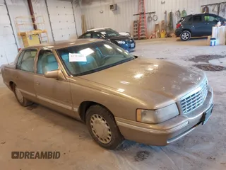 1999 Cadillac DeVille z VIN 1G6KD54Y1XU790845, wystawiony jako IAAI lot #41725809 z przebiegiem 174 088 mil mil oraz . Historia ofert i sprzedaży dostępna na DreamBid. Obrazek 1.