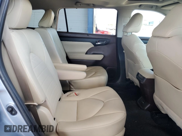 2021 Toyota Highlander XLE with VIN 5TDHZRBH1MS150749, listed as a Copart auction lot 62416335 with 43,900 mi miles and Salvage title. Bid and sale history available at DreamBid. Image 10.