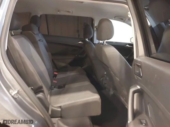 2018 Volkswagen Tiguan S with VIN 3VV1B7AX7JM106531, listed as a IAAI auction lot 41668403 with 119,885 mi miles. Bid and sale history available at carsss.com. Image 8.