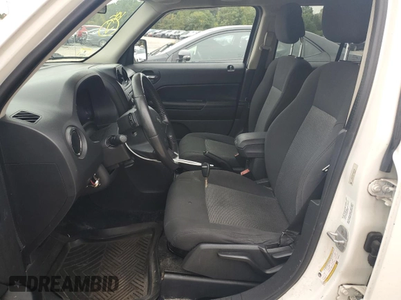 2010 Jeep Patriot Sport z VIN 1J4NF1GB2AD620340, wystawiony jako Copart lot #73360454 z przebiegiem 213 676 mil mil oraz Nie do naprawy • Non repairable. Historia ofert i sprzedaży dostępna na DreamBid. Obrazek 7.