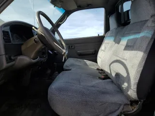 1993 Toyota Pickup DX z VIN JT4RN01P3P7060439, wystawiony jako Copart lot #57356125 z przebiegiem 259 773 mil mil oraz Szkoda całkowita • Salvage title. Historia ofert i sprzedaży dostępna na DreamBid. Obrazek 7.