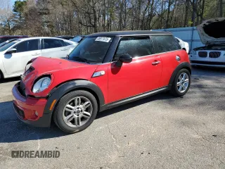 2011 MINI Hardtop S z VIN WMWSV3C5XBTY24525, wystawiony jako Copart lot #49977475 z przebiegiem 110 627 mil mil oraz Szkody całkowita. Historia ofert i sprzedaży dostępna na DreamBid. Obrazek 1.