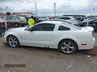 2008 Ford Mustang GT Deluxe с VIN 1ZVHT82H185196893, выставлен на аукционе IAAI как лот 42497243 с пробегом Не указан миль и . История ставок и продаж доступна на DreamBid. Изображение 13.