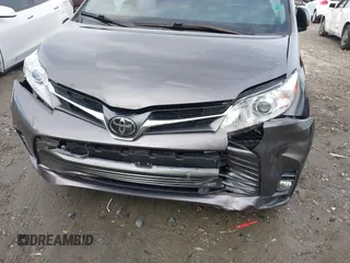 2020 Toyota Sienna XLE Auto Access Seat with VIN 5TDYZ3DCXLS074767, listed as a IAAI auction lot 41584795 with 73,568 mi miles. Bid and sale history available at carsss.com. Image 6.