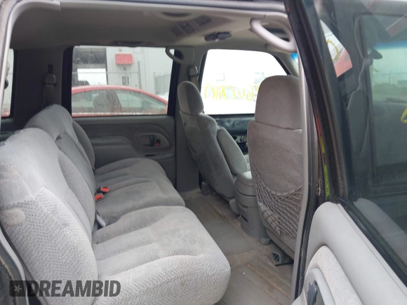 1999 Chevrolet Suburban with VIN 3GNFK16R4XG232727, listed as a IAAI auction lot 42602810 with 121,395 mi miles and . Bid and sale history available at DreamBid. Image 8.
