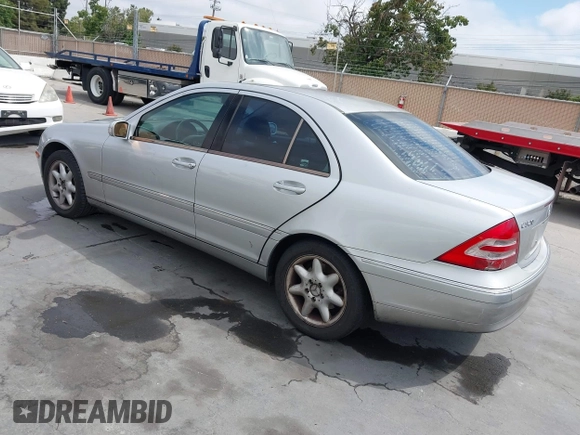 2003 Mercedes-Benz C 320 с VIN WDBRF64J73F357672, выставлен на аукционе IAAI как лот 42470990 с пробегом 181 854 миль миль и . История ставок и продаж доступна на DreamBid. Изображение 3.