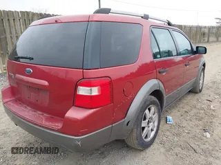 2005 Ford Freestyle SE with VIN 1FMZK04155GA08061, listed as a IAAI auction lot 41505123 with 223,524 mi miles. Bid and sale history available at carsss.com. Image 4.