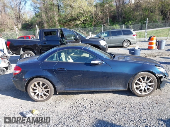 2005 Mercedes-Benz SLK 230/320 z VIN WDBWK56F55F040655, wystawiony jako IAAI lot #41971320 z przebiegiem 65 332 mil mil oraz . Historia ofert i sprzedaży dostępna na DreamBid. Obrazek 13.