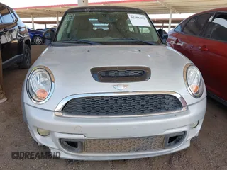 2011 MINI Hardtop S с VIN WMWSV3C56BTY15109, выставлен на аукционе IAAI как лот 42506082 с пробегом 93 443 миль миль и . История ставок и продаж доступна на DreamBid. Изображение 6.