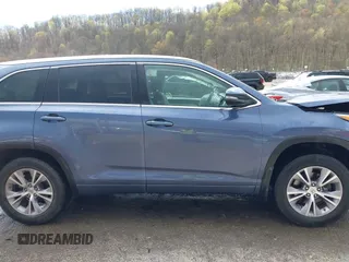 2015 Toyota Highlander XLE z VIN 5TDJKRFH5FS080160, wystawiony jako IAAI lot #42037799 z przebiegiem 135 694 mil mil oraz . Historia ofert i sprzedaży dostępna na DreamBid. Obrazek 13.