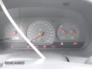 2000 Volvo V40 z VIN YV1VW2554YF430377, wystawiony jako IAAI lot #40954938 z przebiegiem 117 378 mil mil oraz . Historia ofert i sprzedaży dostępna na DreamBid. Obrazek 7.
