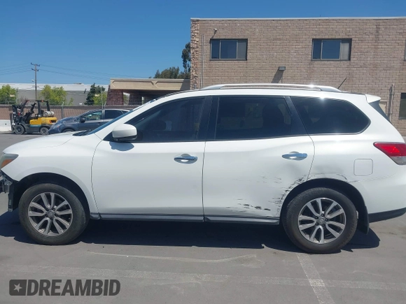 2013 Nissan Pathfinder SV with VIN 5N1AR2MN2DC657541, listed as a IAAI auction lot 41905930 with 311,578 mi miles. Bid and sale history available at carsss.com. Image 15.