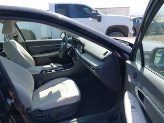 2024 Hyundai Sonata SEL z VIN KMHL64JA1RA425997, wystawiony jako IAAI lot #42489381 z przebiegiem 21 474 mil mil oraz . Historia ofert i sprzedaży dostępna na DreamBid. Obrazek 5.