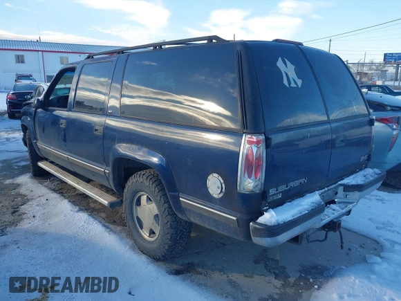 1998 GMC Suburban z VIN 1GKFK16R7WJ700525, wystawiony jako IAAI lot #41305248 z przebiegiem 205 300 mil mil oraz . Historia ofert i sprzedaży dostępna na DreamBid. Obrazek 3.