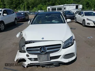 2017 Mercedes-Benz C 300 с VIN 55SWF4KB8HU208704, выставлен на аукционе IAAI как лот 42051688 с пробегом 108 835 миль миль и . История ставок и продаж доступна на DreamBid. Изображение 11.