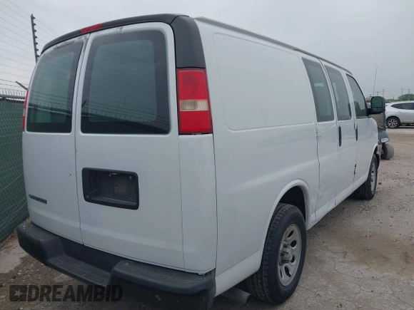 2009 Chevrolet Express Cargo z VIN 1GCFG15X091101256, wystawiony jako IAAI lot #41876722 z przebiegiem 205 406 mil mil oraz . Historia ofert i sprzedaży dostępna na DreamBid. Obrazek 4.