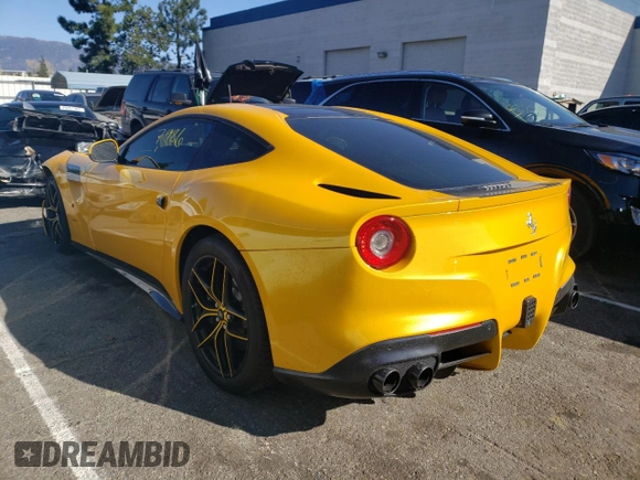 2014 Ferrari F12 z VIN ZFF74UHT5E0203242, wystawiony jako Copart lot #39032483 z przebiegiem 7 926 mil mil oraz Szkoda całkowita • Salvage title. Historia ofert i sprzedaży dostępna na DreamBid. Obrazek 2.