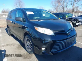 2018 Toyota Sienna XLE Auto Access Seat with VIN 5TDYZ3DC0JS913659, listed as a IAAI auction lot 41753475 with 172,858 mi miles. Bid and sale history available at carsss.com. Image 6.