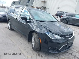 2019 Chrysler Pacifica Touring Plus with VIN 2C4RC1FG4KR576868, listed as a IAAI auction lot 42051823 with 88,825 mi miles and . Bid and sale history available at DreamBid. Image 1.