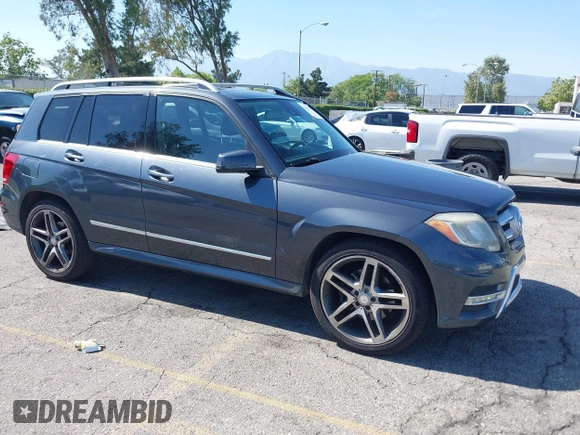 2015 Mercedes-Benz GLK 350 z VIN WDCGG5HB3FG393595, wystawiony jako IAAI lot #42316178 z przebiegiem 132 178 mil mil oraz . Historia ofert i sprzedaży dostępna na DreamBid. Obrazek 1.