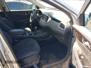2019 Kia Sorento LX with VIN 5XYPG4A35KG583642, listed as a IAAI auction lot 42058467 with 132,570 mi miles. Bid and sale history available at carsss.com. Image 5.