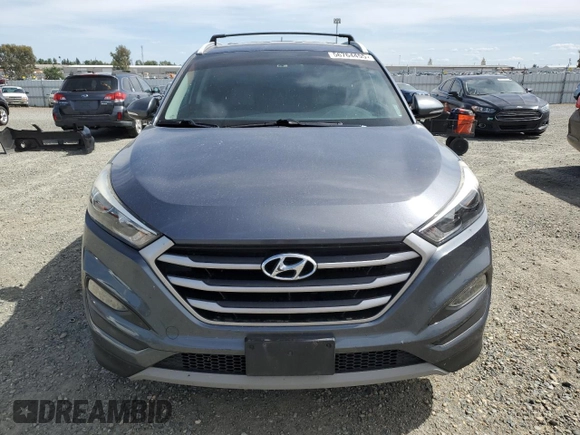 2017 Hyundai Tucson Value z VIN KM8J33A28HU390391, wystawiony jako Copart lot #56764455 z przebiegiem 110 616 mil mil oraz Czysty tytuł • Clean title. Historia ofert i sprzedaży dostępna na DreamBid. Obrazek 5.