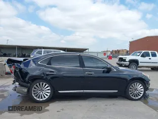 2016 Hyundai Equus Signature z VIN KMHGH4JHXGU101564, wystawiony jako IAAI lot #42210676 z przebiegiem 117 052 mil mil oraz . Historia ofert i sprzedaży dostępna na DreamBid. Obrazek 13.