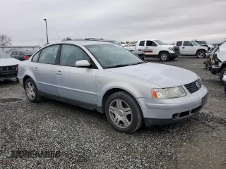 2000 Volkswagen Passat z VIN WVWPD23B0YP431209, wystawiony jako Copart lot #84954554 z przebiegiem 149 382 mil mil oraz Szkoda całkowita • Salvage title. Historia ofert i sprzedaży dostępna na DreamBid. Obrazek 4.