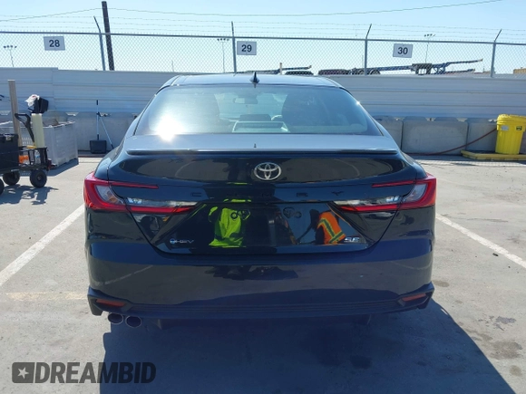 2025 Toyota Camry LE z VIN 4T1DAACK8SU570482, wystawiony jako IAAI lot #42152727 z przebiegiem 4 625 mil mil oraz . Historia ofert i sprzedaży dostępna na DreamBid. Obrazek 16.